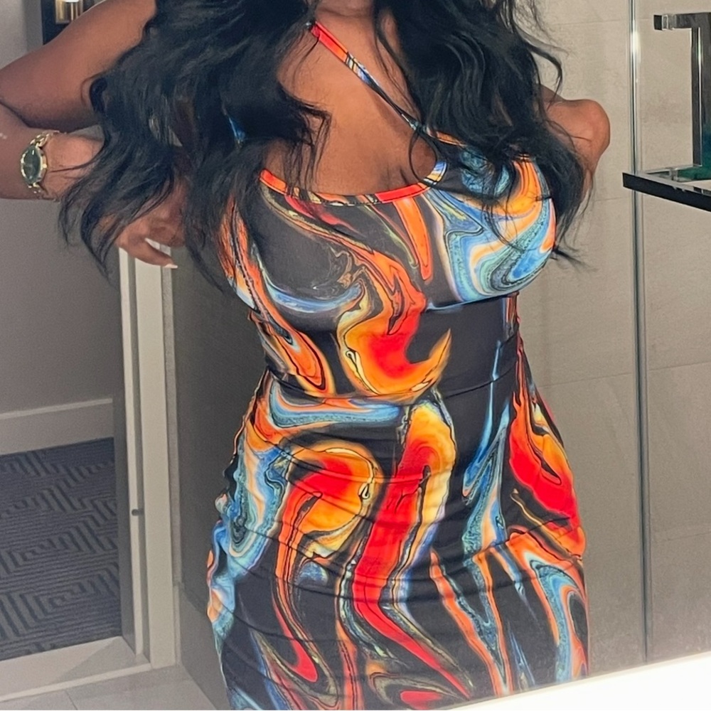 Pretty Little Thing Bodycon Dress - US 4